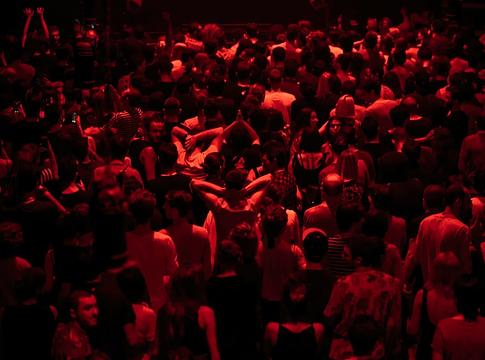 A techno hangja Grúziában: Bassiani klub és a társadalmi tiltakozások