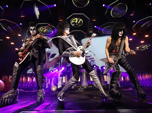 A KISS átveszi a Kennedy Center Honor díjat Donald Trumptól