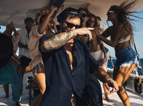 Hot Since 82 kalózhajóról streamelt Ibizán