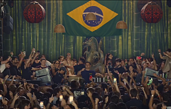 Nem lassít, csak válogat: Laurent Garnier újra lángra lobbantotta a Warungot