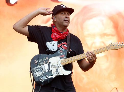 Tom Morello kemény üzenete Izraelnek: „Hagyjátok abba a gyerekek gyilkolását”
