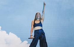 Becky Hill csak új dalokat játszott a TRNSMT-n, megosztotta a közönséget