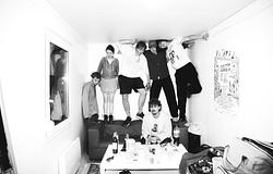 Új dallal folytatja az album felvezetését a Fat Dog