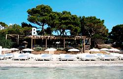 Romantikus tengerparti klubok Ibizán