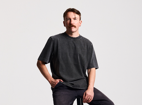 Eric Luttrell új név alatt folytatja pályáját