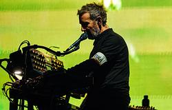 A Massive Attackkel közös mezből támogatja a kubai egészségügyet a Bohemian FC