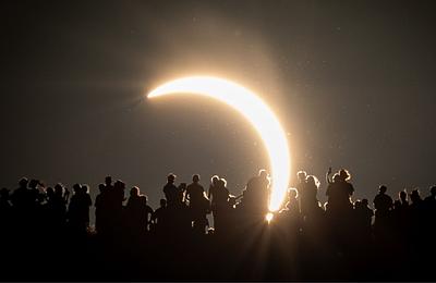 Napfogyatkozás-láz a Spotifyon: kilőttek az „eclipse” dalok