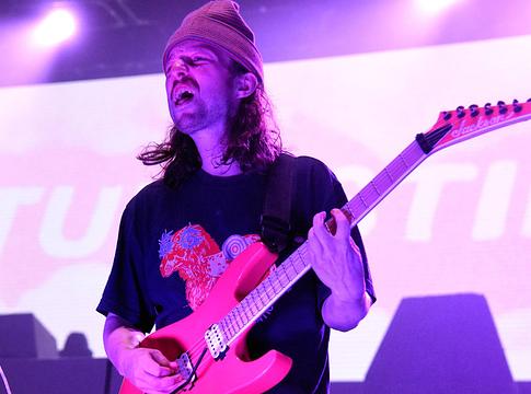 Vádak miatt távozott Brady Ebert a The S.E.T.-ből