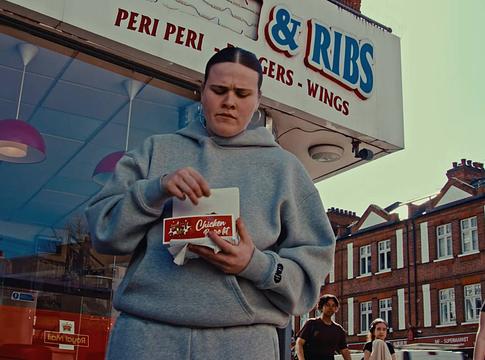 Venbee új számmal tér vissza: itt a Lewis Capaldi által is jóváhagyott Not My Day