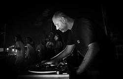 Timo Maas és Enrico Rosica sötét klubhangzással idézi meg a progressive house múltját