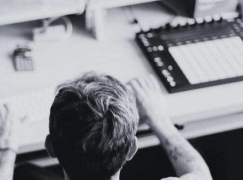 Hogyan kezdj bele az otthoni zeneprodukcióba?