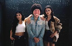 Benny Blanco, Selena Gomez és Becky G összeállt: itt a Te Olvido (La La), Danny Trejóval a klipben