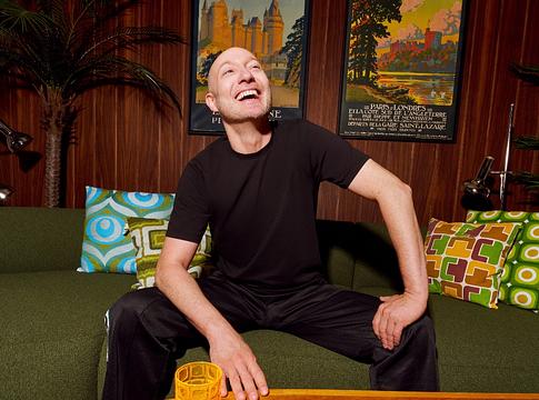 Paul Kalkbrenner hamburgert sütött egy berlini gyermekonkológián