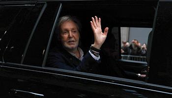 Paul McCartney és Ringo Starr meglepte a Beatles-rajongókat Liverpoolban