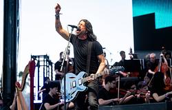 Szimfonikus zenekarral játszott a Foo Fighters a Hollywood Bowlban