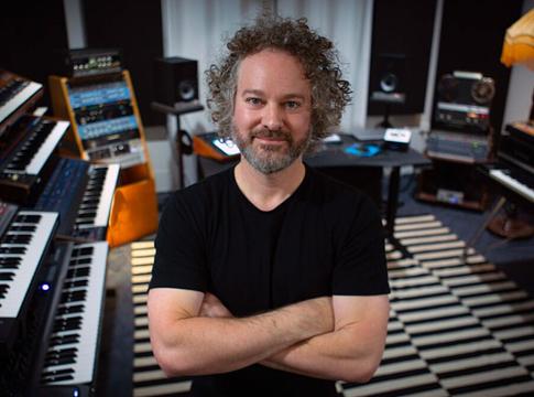 Luke Million újraéleszti a Knight Rider legendás főcímdalát