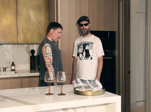 Kilenc kiadatlan dallal bővült a Sleaford Mods legutóbbi albuma