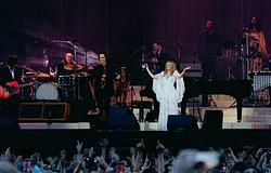 Kylie Minogue visszatért Nick Cave mellé Brightonban – újra felcsendült a Where The Wild Roses Grow