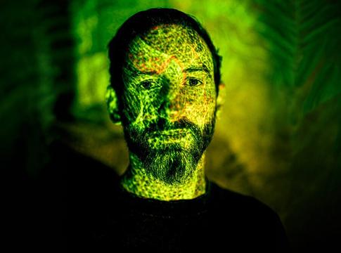 Max Cooper új albuma a struktúra és érzelem határán egyensúlyoz