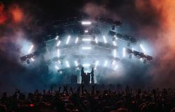 Macron nukleáris üzenete Justice-zenére: a „Genesis” kísérte az elnöki posztot