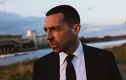 Miles Kane spirituális oldalát mutatja meg új dalában – itt az 'I Pray'