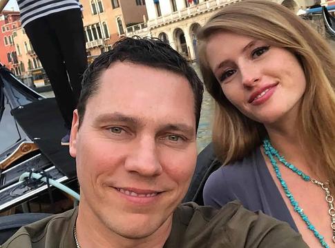 Tiësto családjával ünnepelte kislánya ötödik születésnapját az EDC Orlando fesztiválon