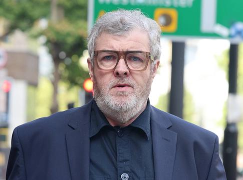 Paul Gallagher tagadja a szexuális bűncselekmények vádját