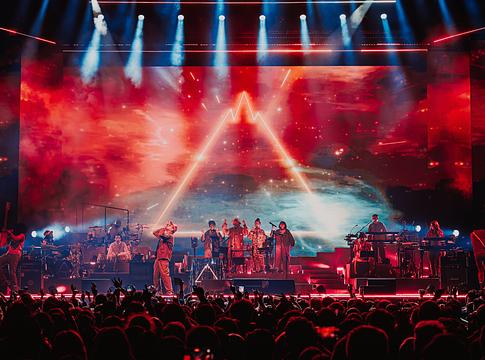 Gorillaz a Tottenham Stadiumban: kapunyitás, program és exkluzív merch