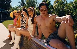 Laufey sztárvendégekkel hozta ki a Madwoman klipjét