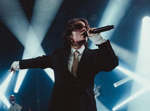 Christine & The Queens új dallal és emlékezetes koncerttel búcsúzott a Centre Pompidou-tól