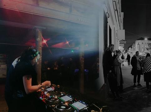 Ingyenes biztonsági app indul Bécsben az éjszakai élet védelmére