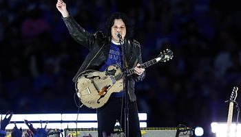 Jack White Brooklynban: lánya, Scarlett basszuson szállt be három dalba
