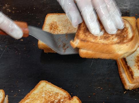 Amerika végre egyetért: így készül a tökéletes grillezett sajtos szendvics