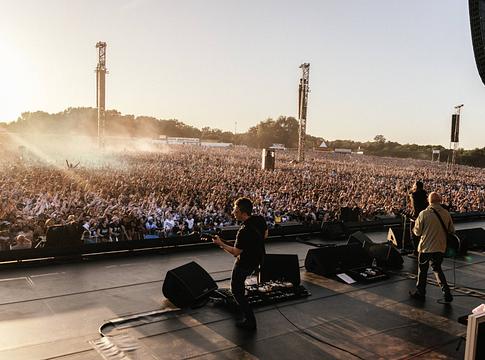 Oasis-mánia Manchesterben – letartóztatások és extázis a Heaton Parkban