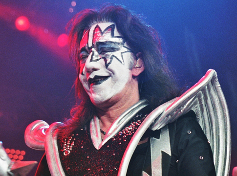 Elhunyt Ace Frehley, a Kiss legendás gitárosa