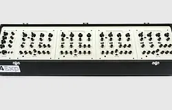 Újjászületett az Oberheim Four Voice: bemutatták a kézzel épített 4Exp szintetizátort