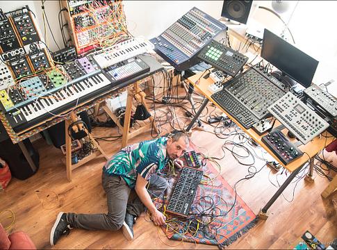 Aderacid új albuma: Frequency Colors