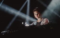 DJ-pult és híradóstúdió között: új szerepben mutatkozik be Helene Reiner