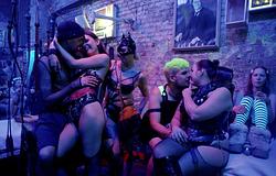 Kamera jutott be a berlini KitKatClub legendás szombat éjszakájára