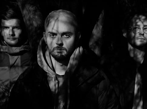 Élő minimal utazás az Electric Castle-ből: itt a Los Bastoneros ‘EG MINML.004’ felvétele