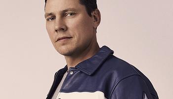 Tiësto hard technóra kapcsolt KUKO „Voicemail” remixében