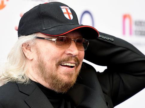 Álhír terjedt Barry Gibb haláláról, csapata cáfol
