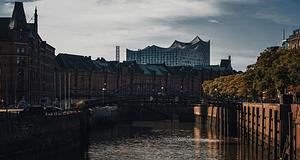 Hamburg utcái újra zenélnek – Demo-Rave a szabadságért