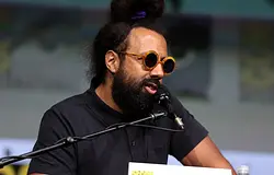 Reggie Watts fellépései sorra tűnnek el a súlyos vádak után