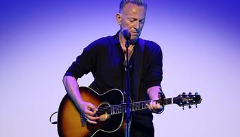 Bruce Springsteen közös nevezőt keres a politikája miatt elfordult rajongókkal