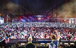 Progresszív nagyágyúk uralták a Factory Townt az év utolsó hétvégéjén