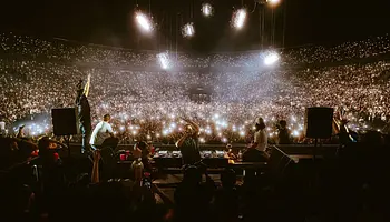 Fred again.. és a LATIN MAFIA kiadta a mexikóvárosi koncert teljes hanganyagát