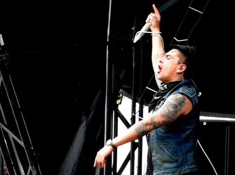 Halálos támadás a börtönben: meghalt Ian Watkins, a Lostprophets egykori énekese