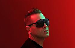 Joyce debütál az Adesso Musicnál – megérkezett a „Girls In The Air”