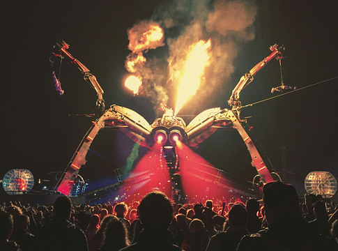 Glastonbury-botrány: továbbra sincs letartóztatás, a csaló szökésben van